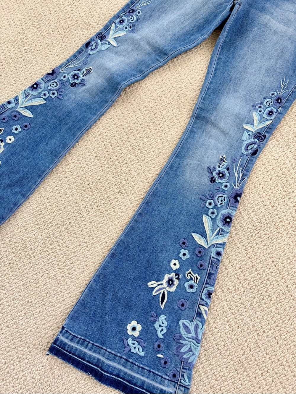 Chartou High-Rise Blue Embroidered Flare Jeans Size XS - Picture 3 of 7